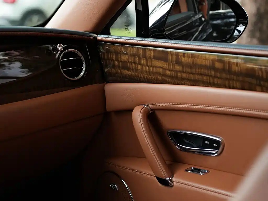Bentley Flying Spur — миниатюра 9