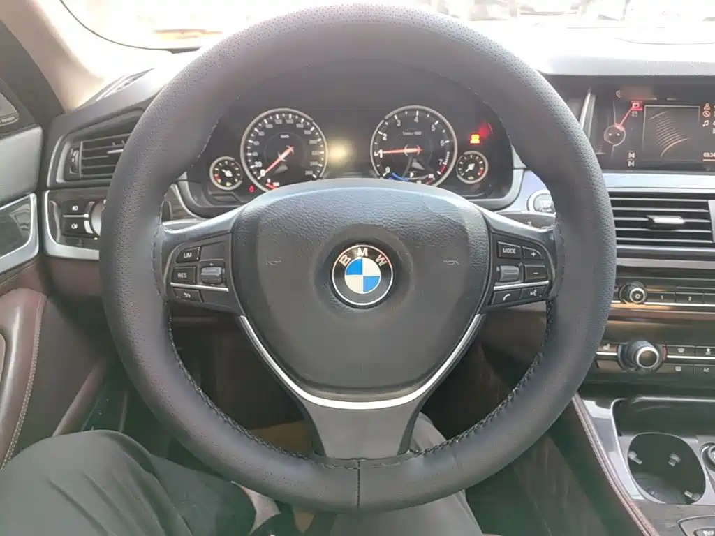 BMW 5 Series — миниатюра 11