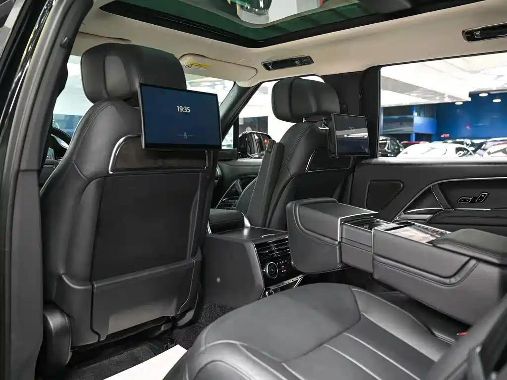 Land Rover Range Rover 2023 4.4 V8 530PS