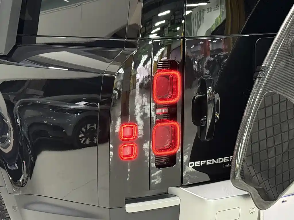 Land Rover Defender — миниатюра 9
