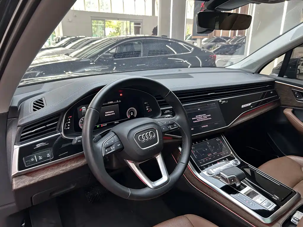 Audi Q7 — миниатюра 12