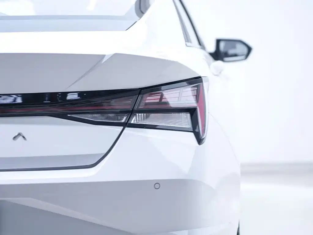 Hyundai Elantra — миниатюра 15
