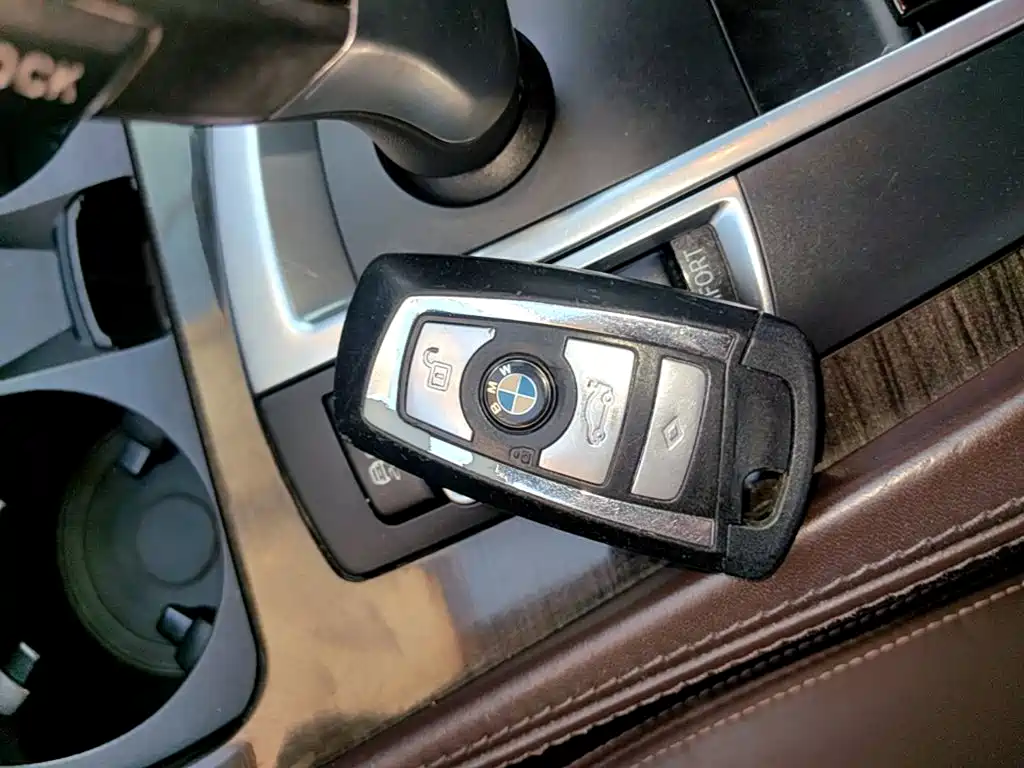 BMW 5 Series — миниатюра 9