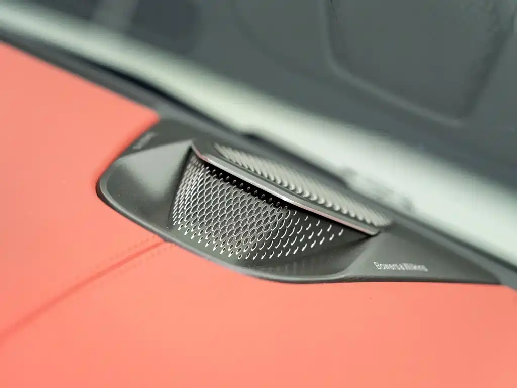 Aston Martin DB12 — миниатюра 19