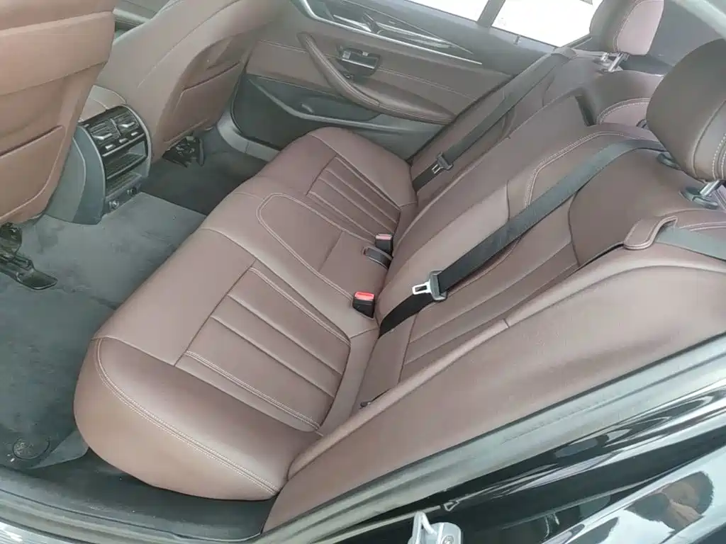 BMW 5 Series — миниатюра 17