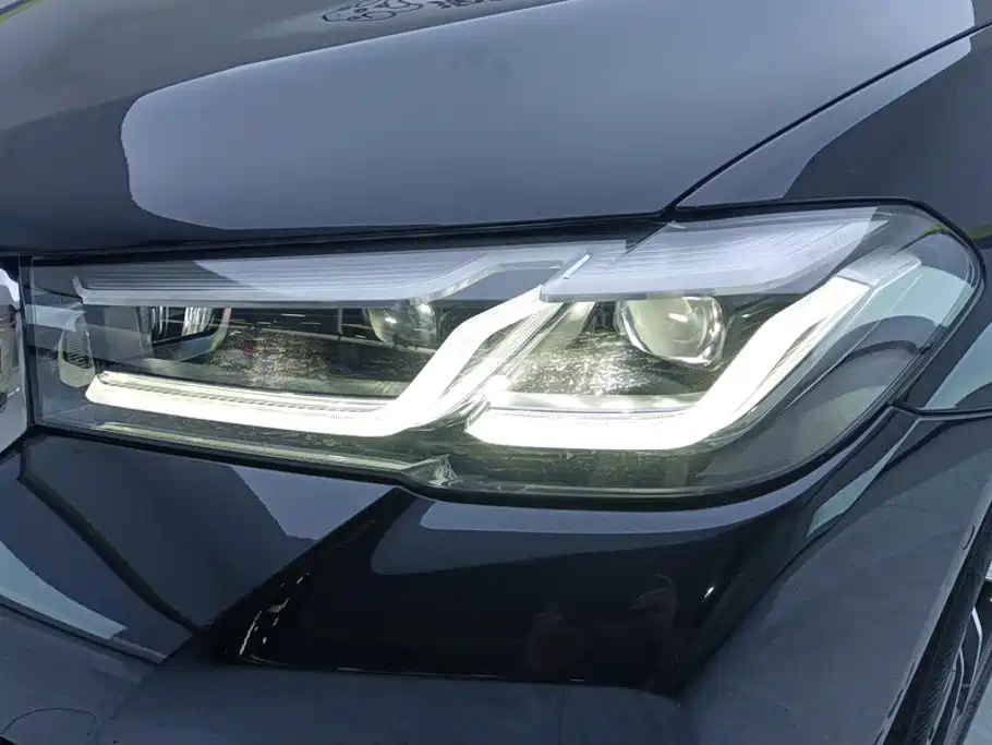 BMW 5 Series — миниатюра 5