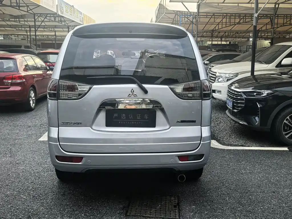 Mitsubishi Zinger — миниатюра 6