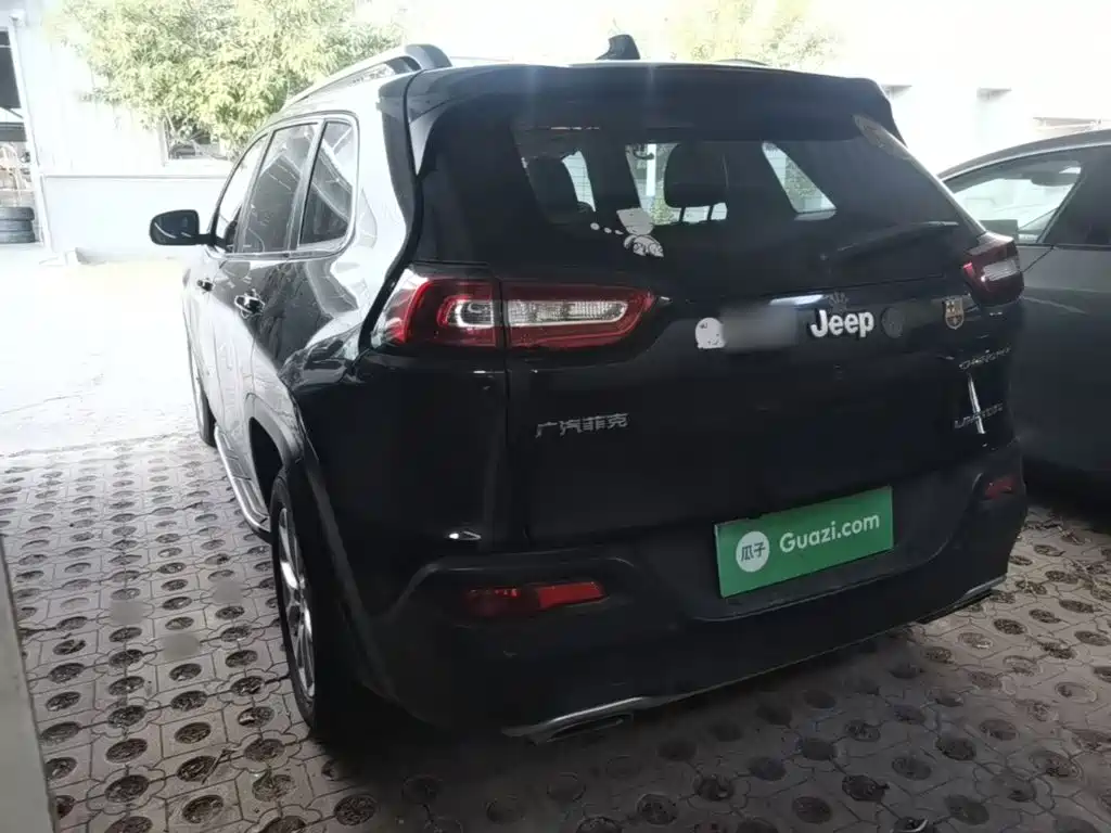 Jeep Cherokee — миниатюра 5