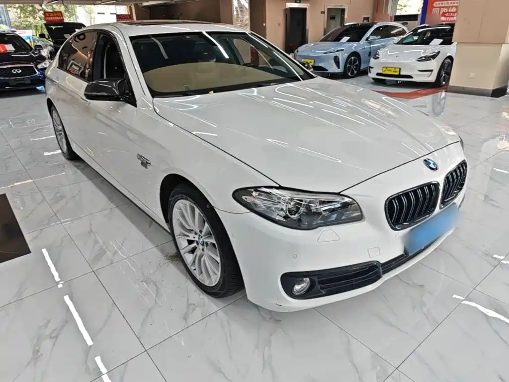 BMW 5 Series — миниатюра 4