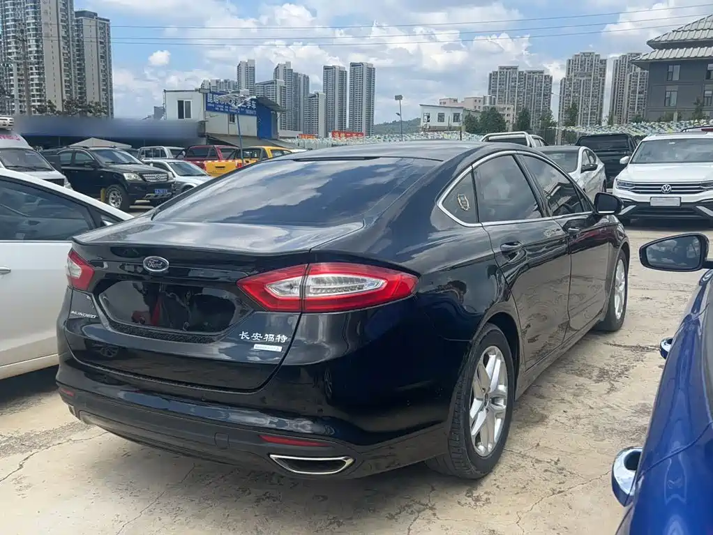 Ford Mondeo — миниатюра 7