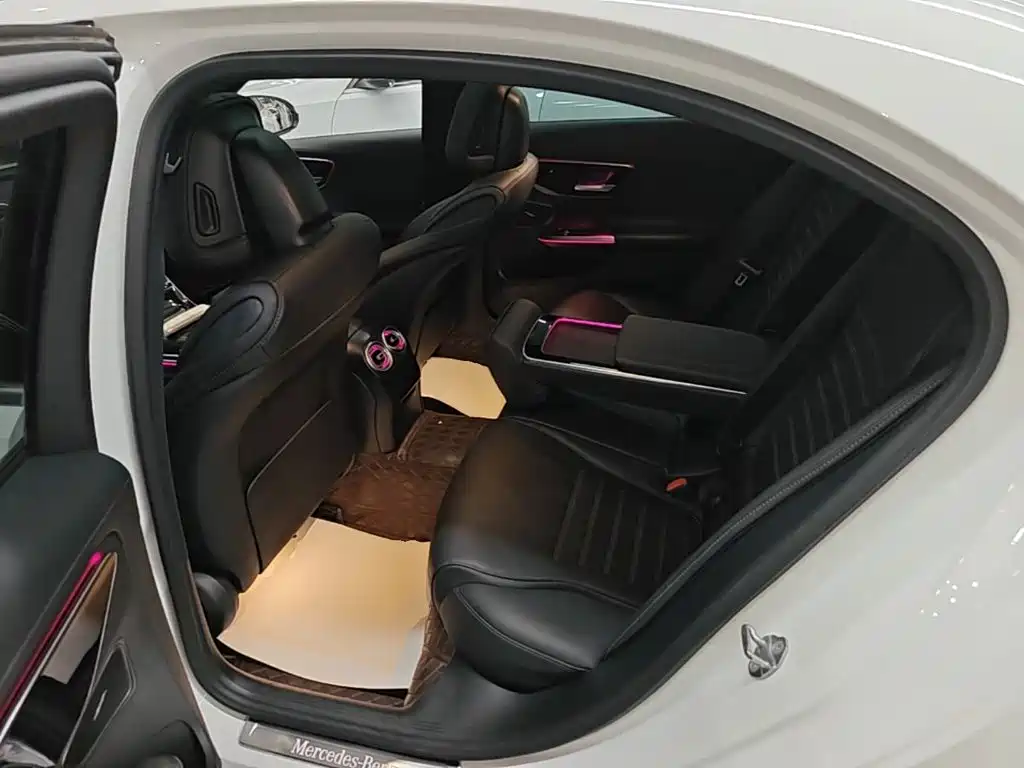 Mercedes-Benz C-Class — миниатюра 17