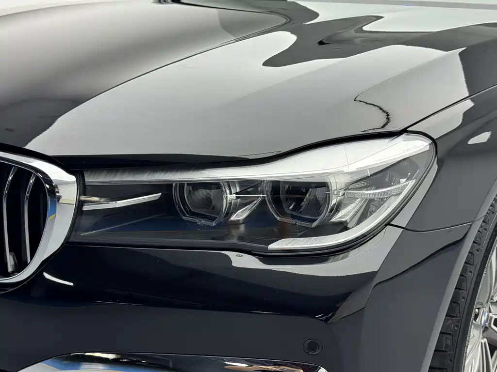 BMW 7 Series — миниатюра 10