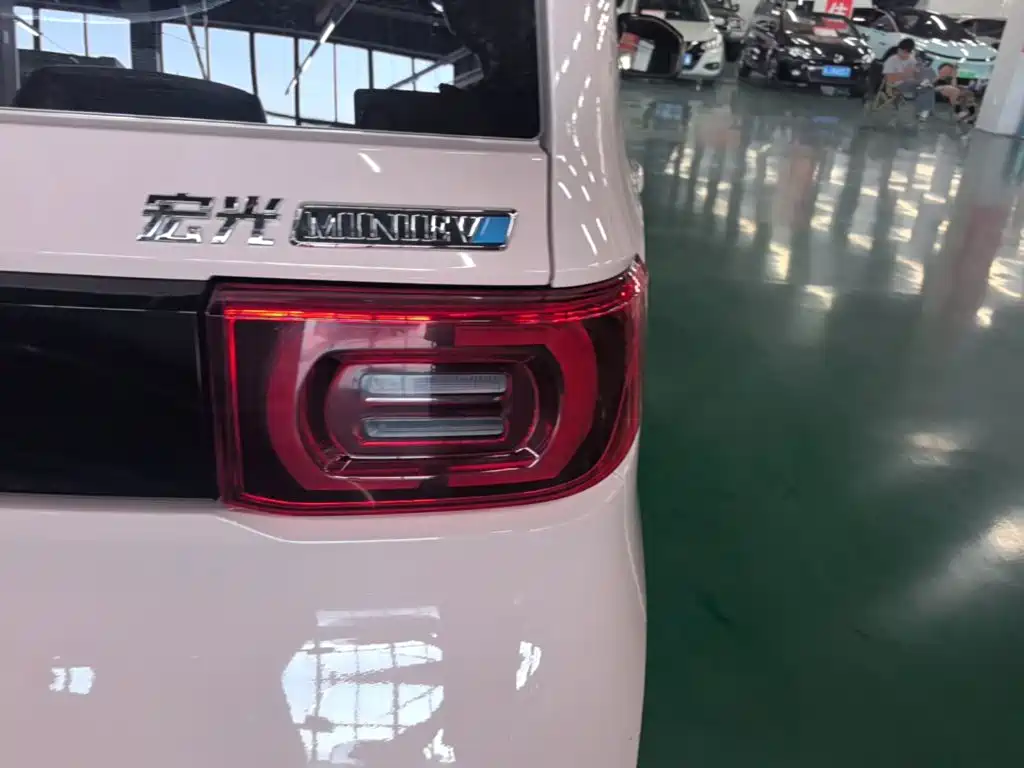 Wuling MINIEV — миниатюра 8