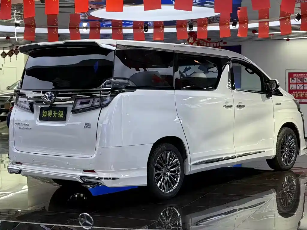 Toyota Alphard — миниатюра 9