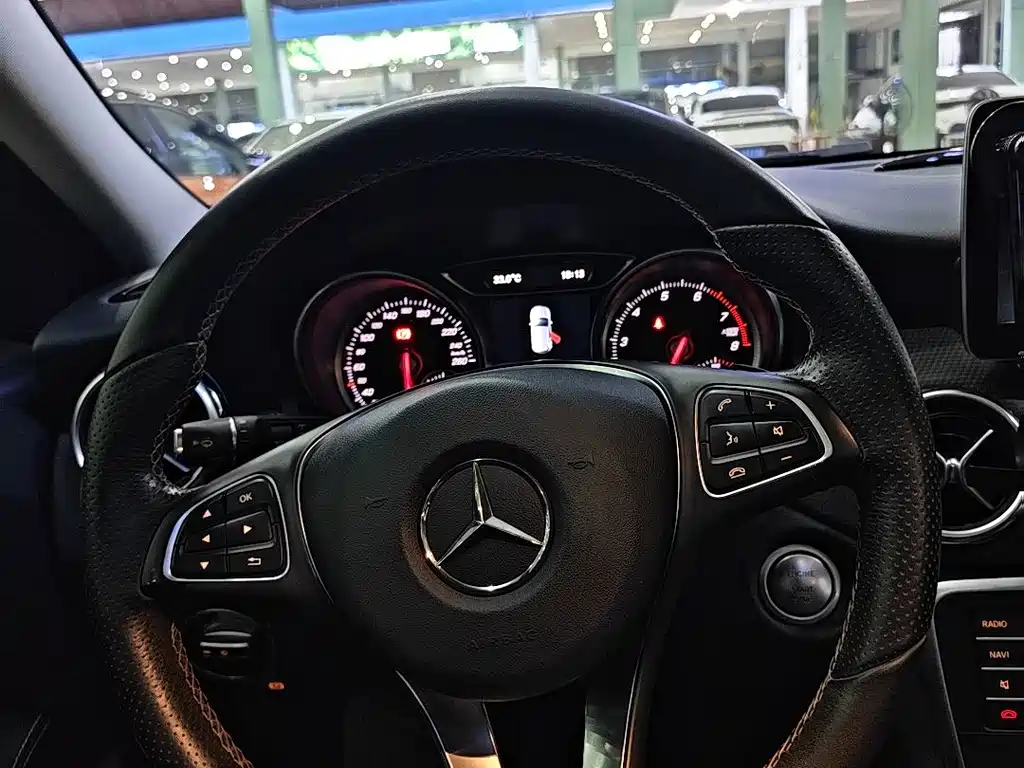 Mercedes-Benz GLA — миниатюра 6
