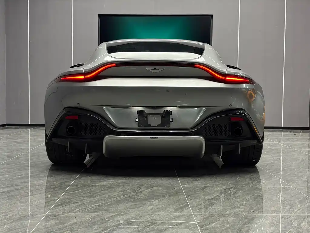 Aston Martin V8 Vantage — миниатюра 10