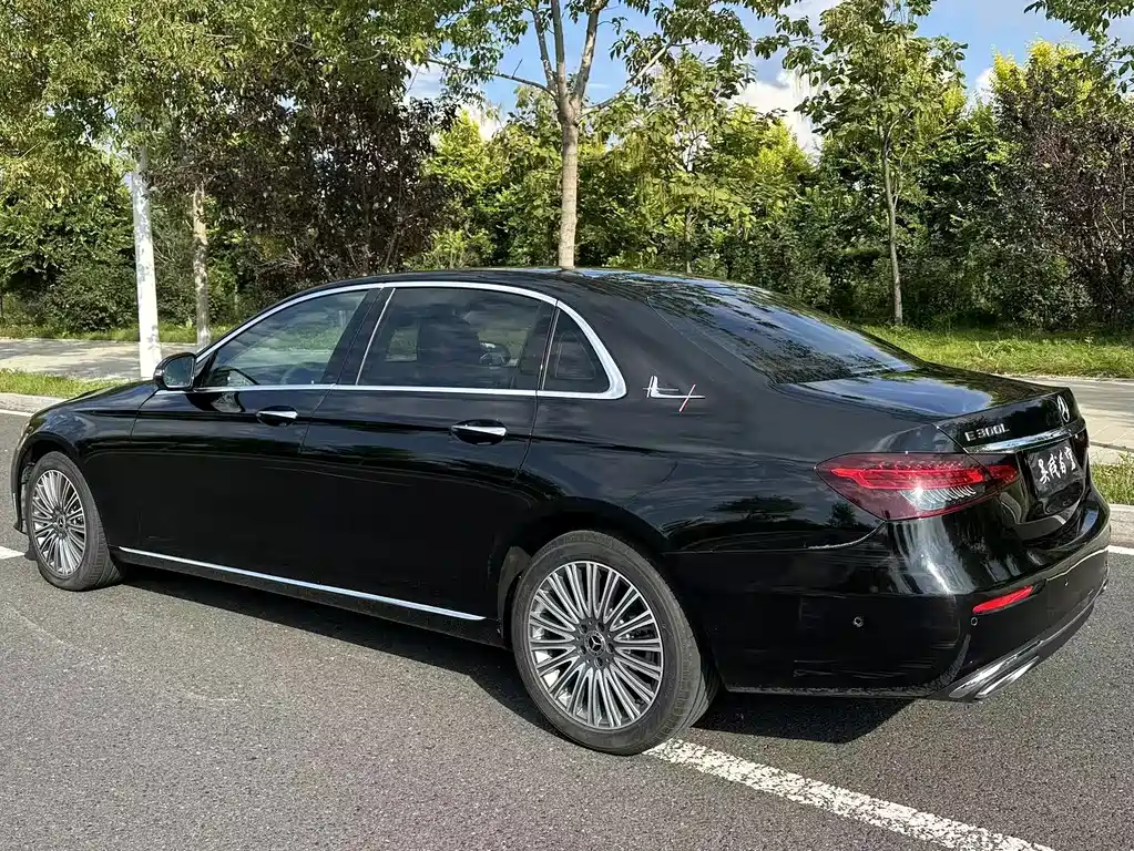 Mercedes-Benz E-Class — миниатюра 5