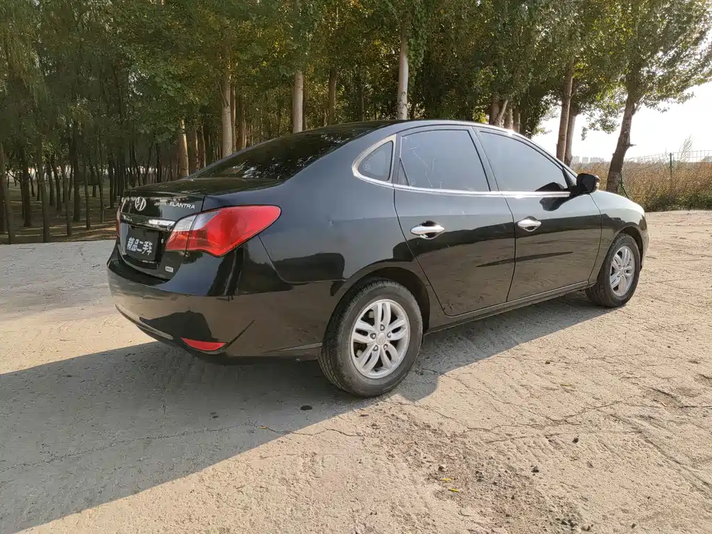 Hyundai Elantra — миниатюра 5