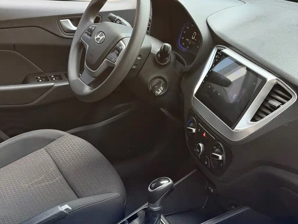 Hyundai Verna — миниатюра 8