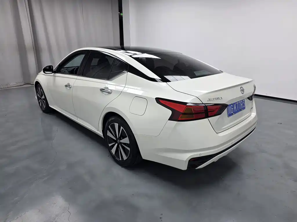 Nissan Teana — миниатюра 9