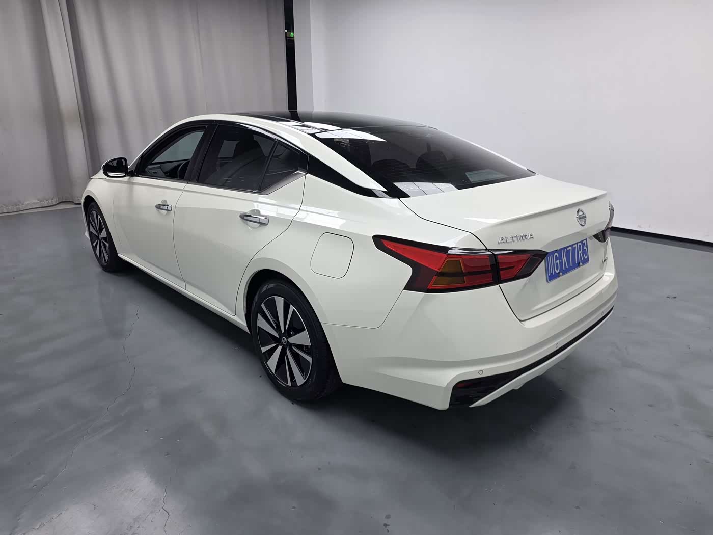 Nissan Teana 2.0 л 2022 г. Белый, пробег 42000 км