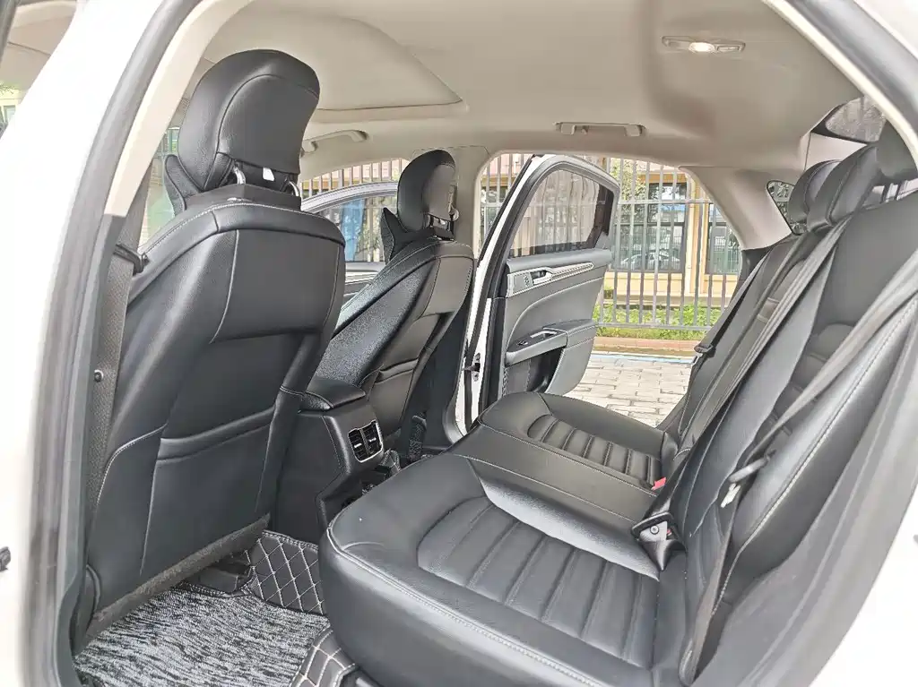 Ford Mondeo — миниатюра 9