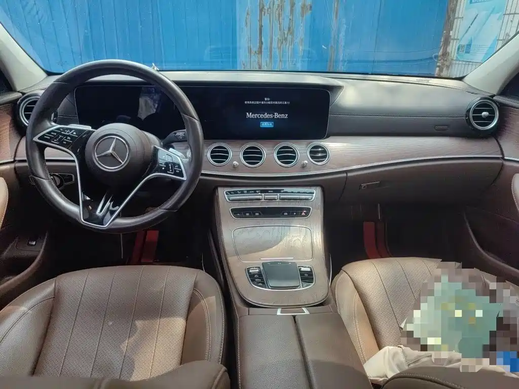 Mercedes-Benz E-Class — миниатюра 13
