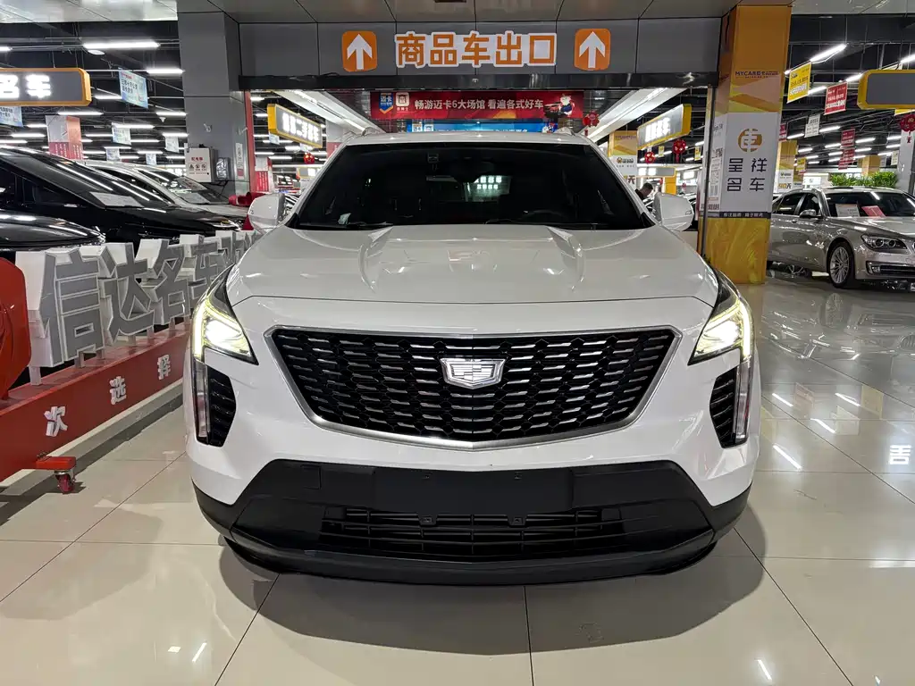 CADILLAC XT4