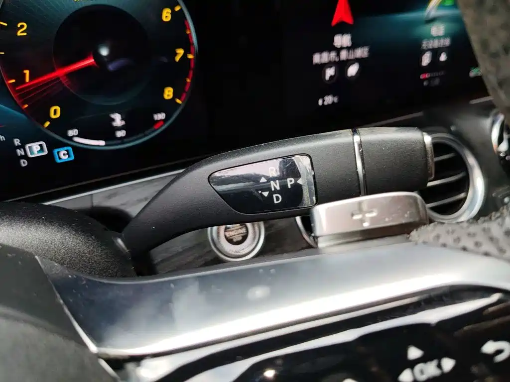 Mercedes-Benz E-Class — миниатюра 7