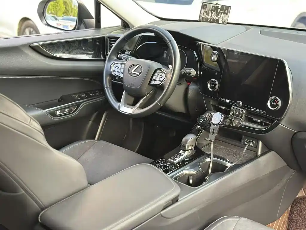 Lexus NX — миниатюра 7