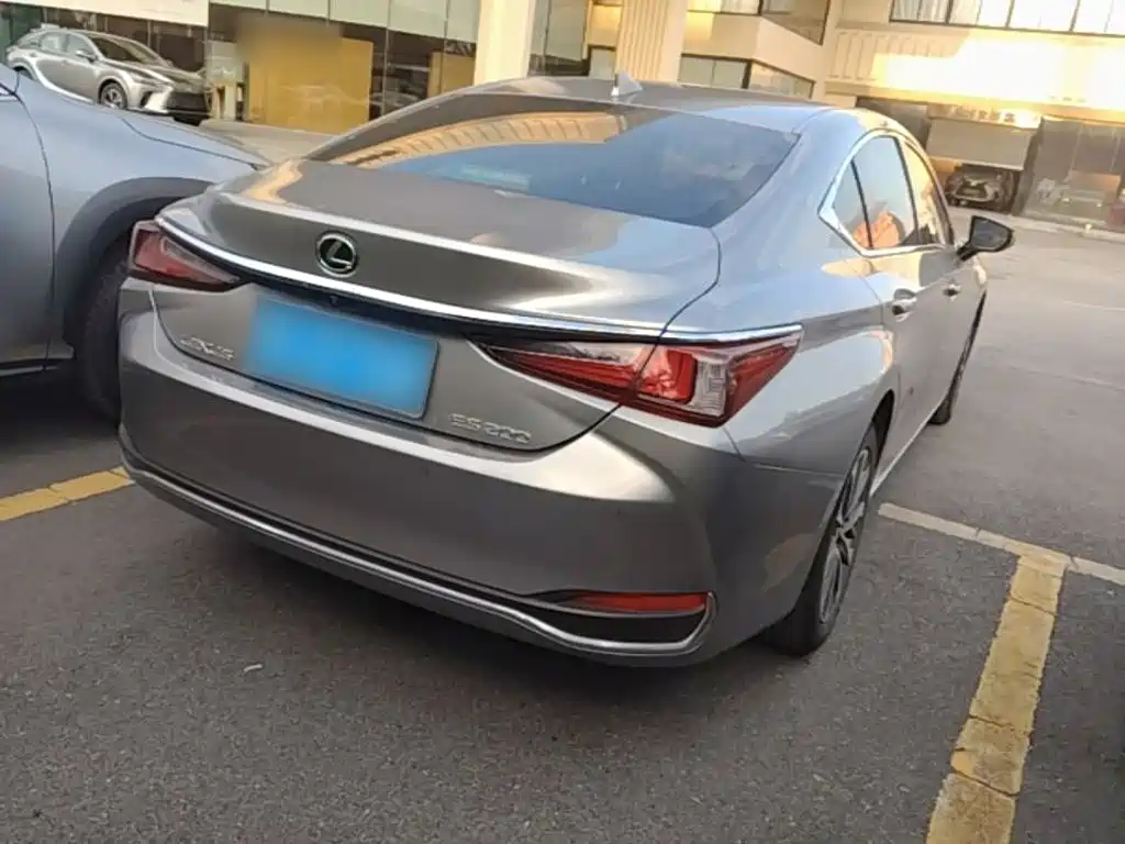 Lexus ES — миниатюра 7
