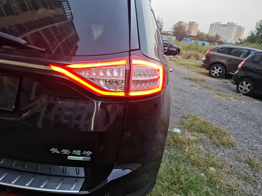 Ford Edge — миниатюра 8