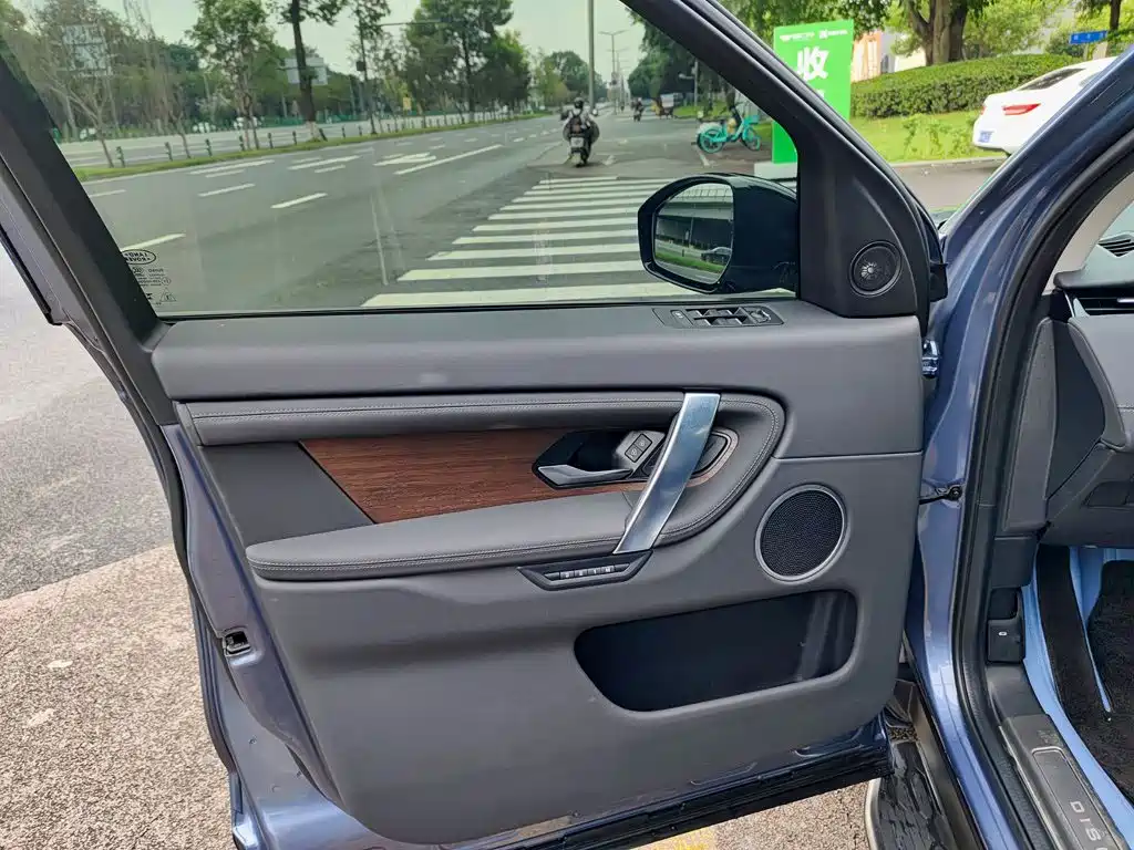 Land Rover Discovery Sport — миниатюра 6