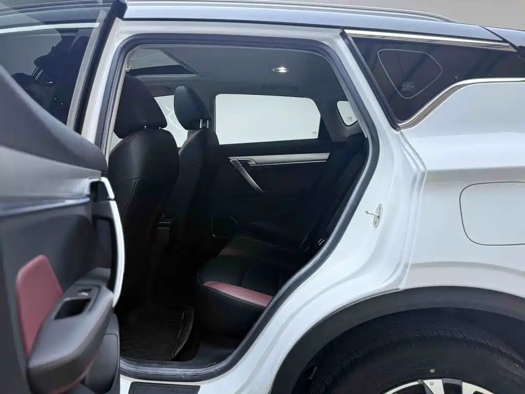 Geely Binyue — миниатюра 17
