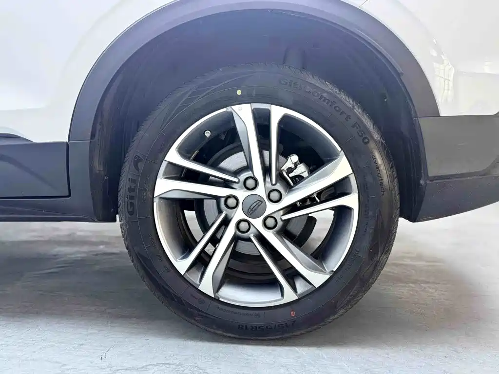 Geely Binyue — миниатюра 23