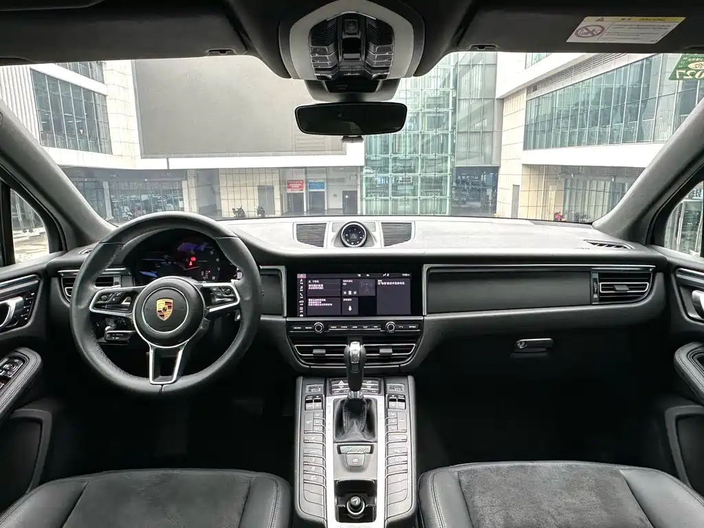 Porsche Macan — миниатюра 11