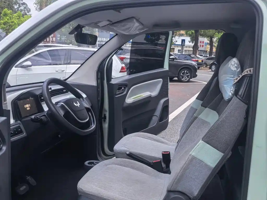 Wuling MINIEV — миниатюра 6