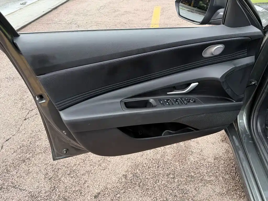 Hyundai Elantra — миниатюра 6