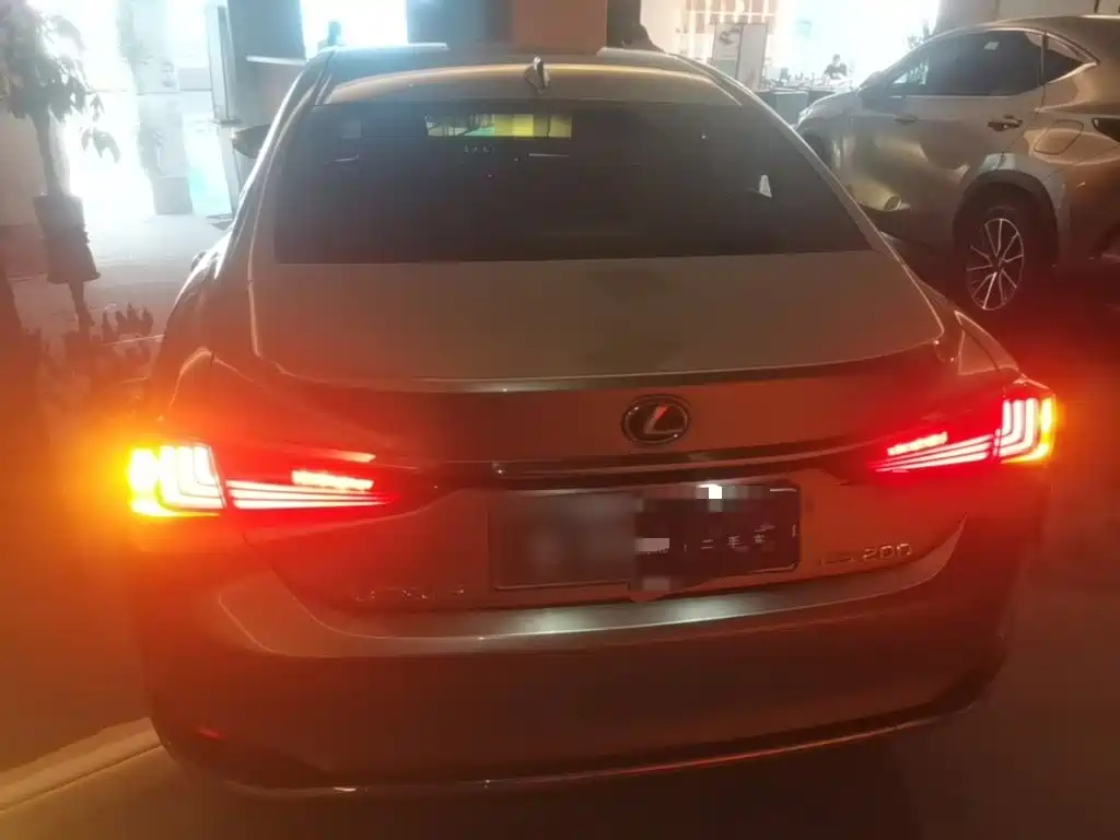 Lexus ES — миниатюра 6