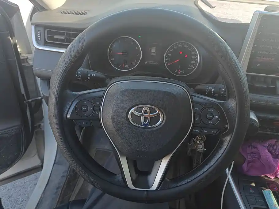 Toyota RAV4 — миниатюра 15