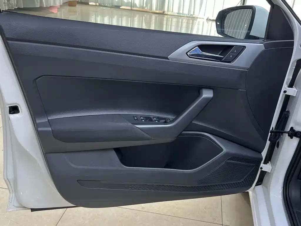 Volkswagen Polo — миниатюра 8