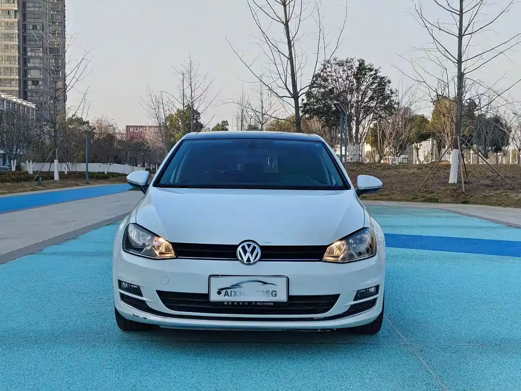 VOLKSWAGEN GOLF