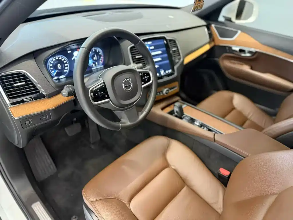 Volvo XC90 — миниатюра 2