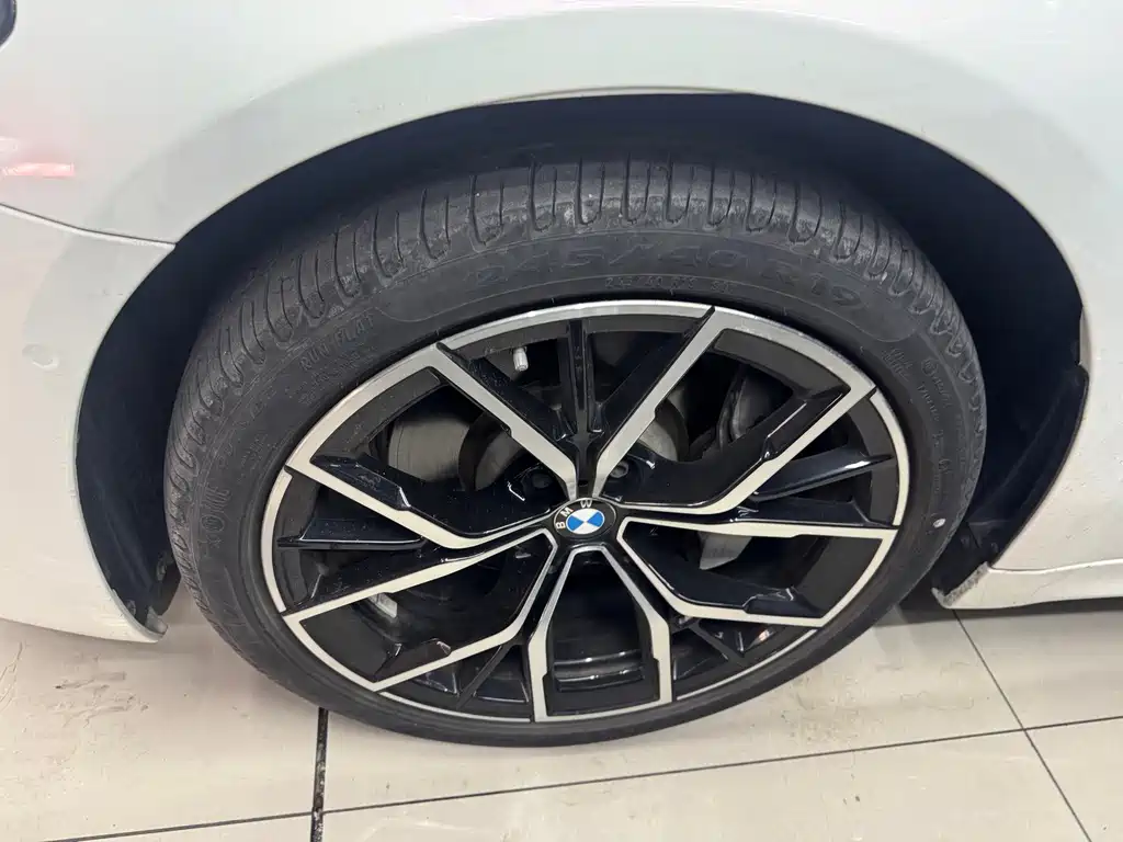 BMW 5 Series — миниатюра 2