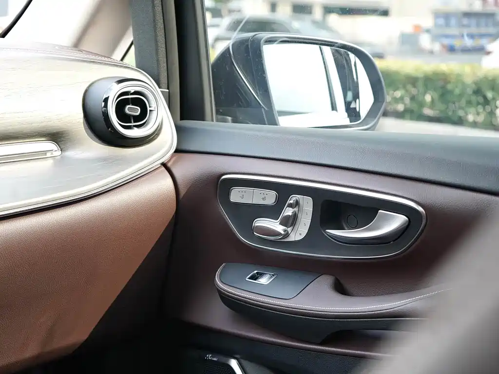 Mercedes-Benz V-Class — миниатюра 10
