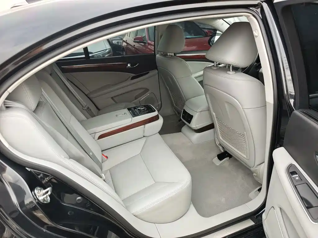 Hongqi Hongqi H7 — миниатюра 11