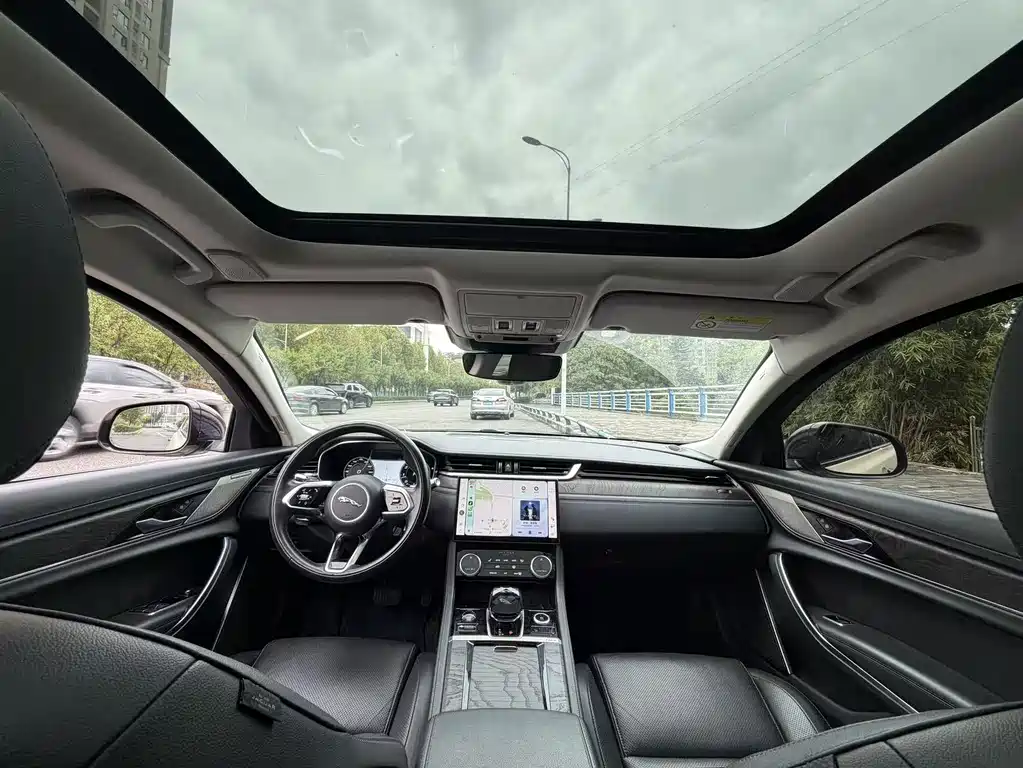 Jaguar XFL — миниатюра 7