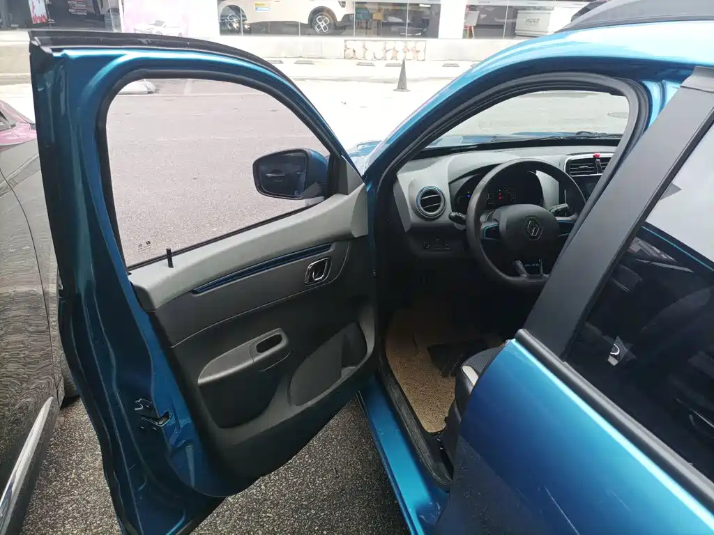 Renault City K-ZE — миниатюра 12