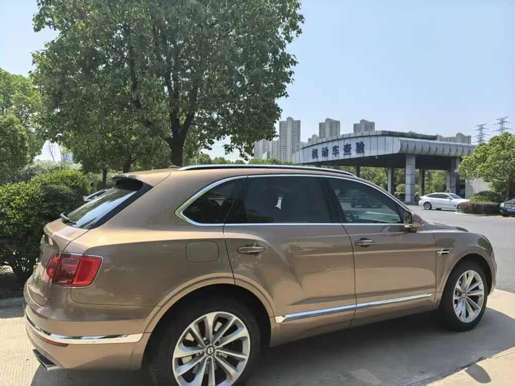 Bentley Bentayga — миниатюра 6