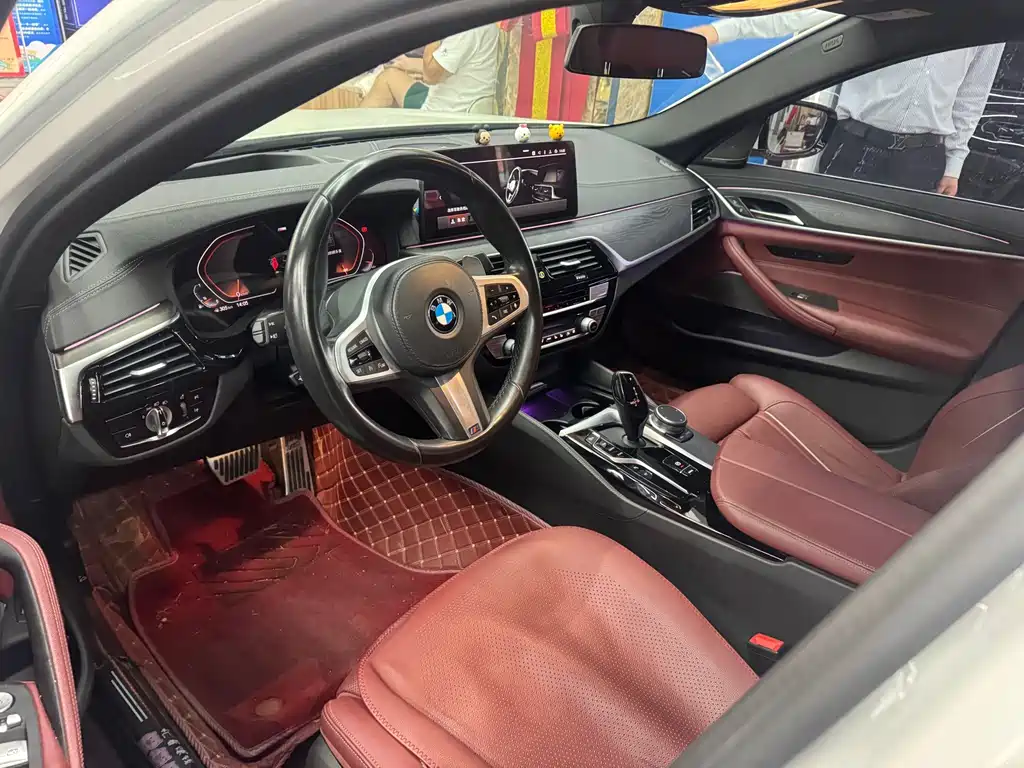 BMW 5 Series — миниатюра 7